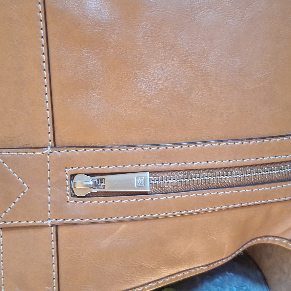 MICHAEL Michael Kors Tan Leather Tote with Structured Design - Picture 5 of 16